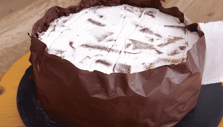 Мало хто пече такі десерти! Смачний торт із найпростіших інгредієнтів: ніжні млинці, що тануть в роті, в поєднанні з шоколадом, вишнею і ніжним кремом - ідеально