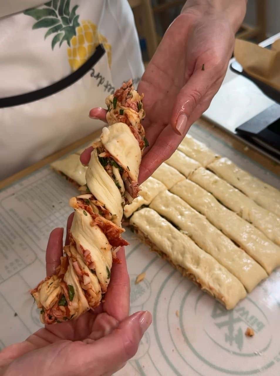 Смачніше будь-якої піци! Коли в холодильнику є шматочок ковбаси, сиру і зелені готую ці АПЕТИТНІ ЗАВИТКИ - діти у захваті