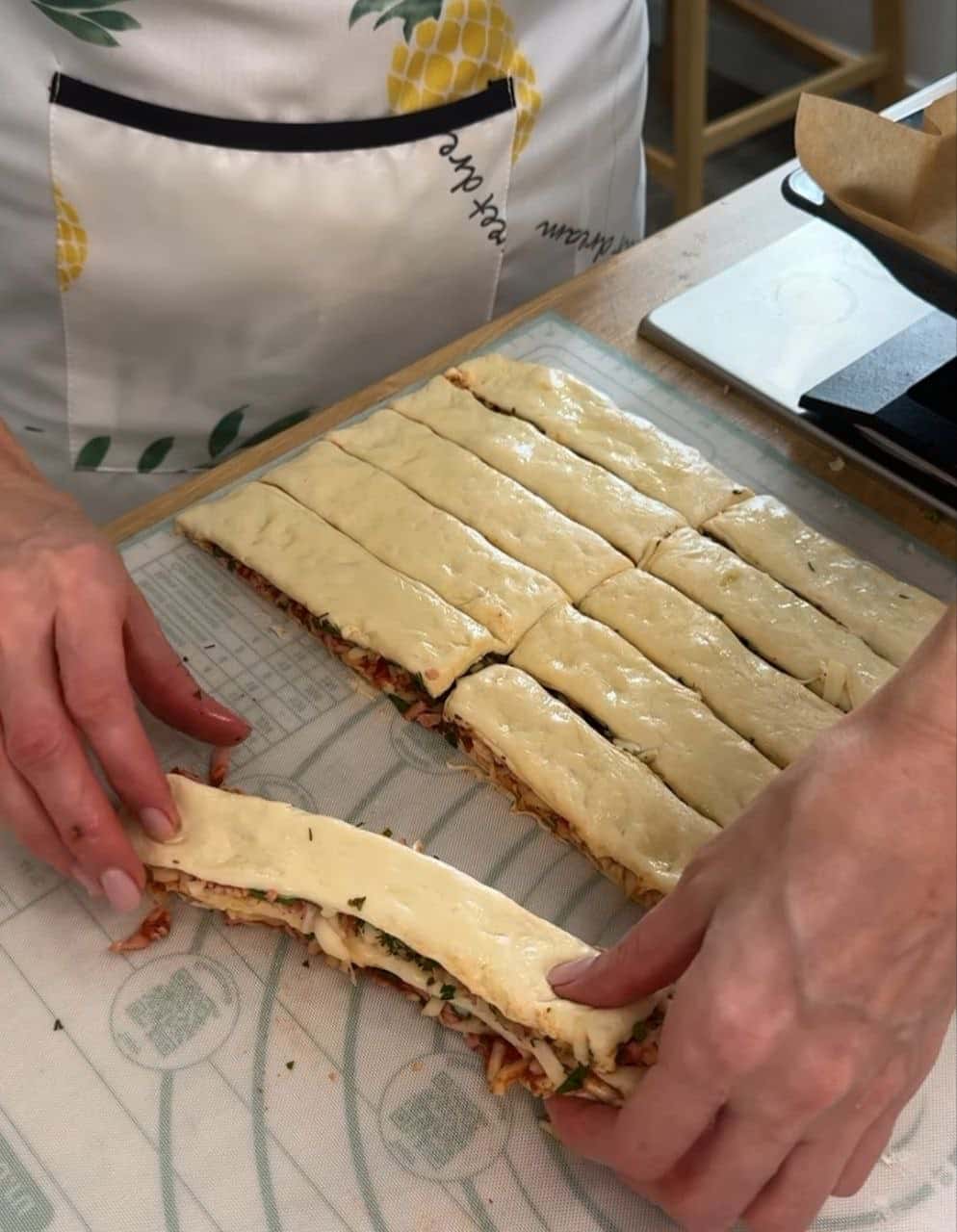 Смачніше будь-якої піци! Коли в холодильнику є шматочок ковбаси, сиру і зелені готую ці АПЕТИТНІ ЗАВИТКИ - діти у захваті