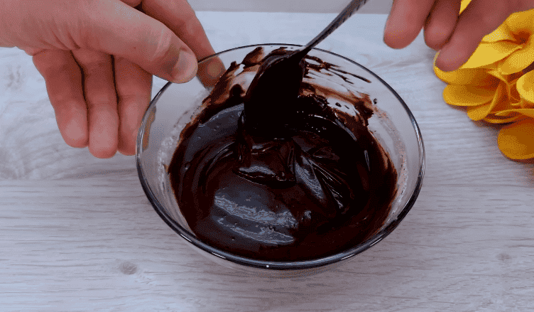 Дуже смачний шоколадно-мусовий десерт без випічки за 5 хвилин: цей швидкий і простий рецепт зможе приготувати кожен
