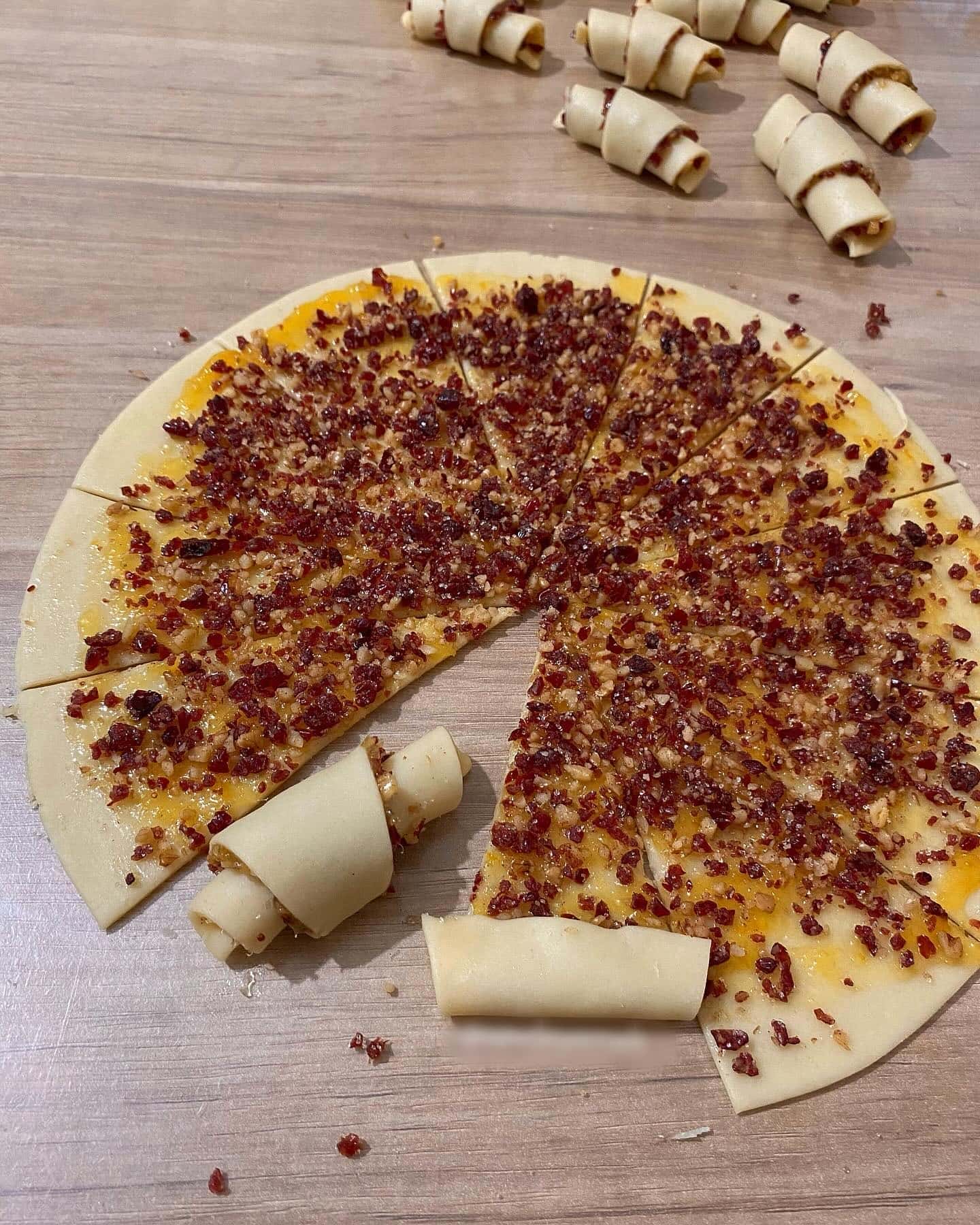 Пісочні рогалики із абрикосовим джемом і горішками: цей простенький рецепт повинна мати кожна господиня у своєму записнику