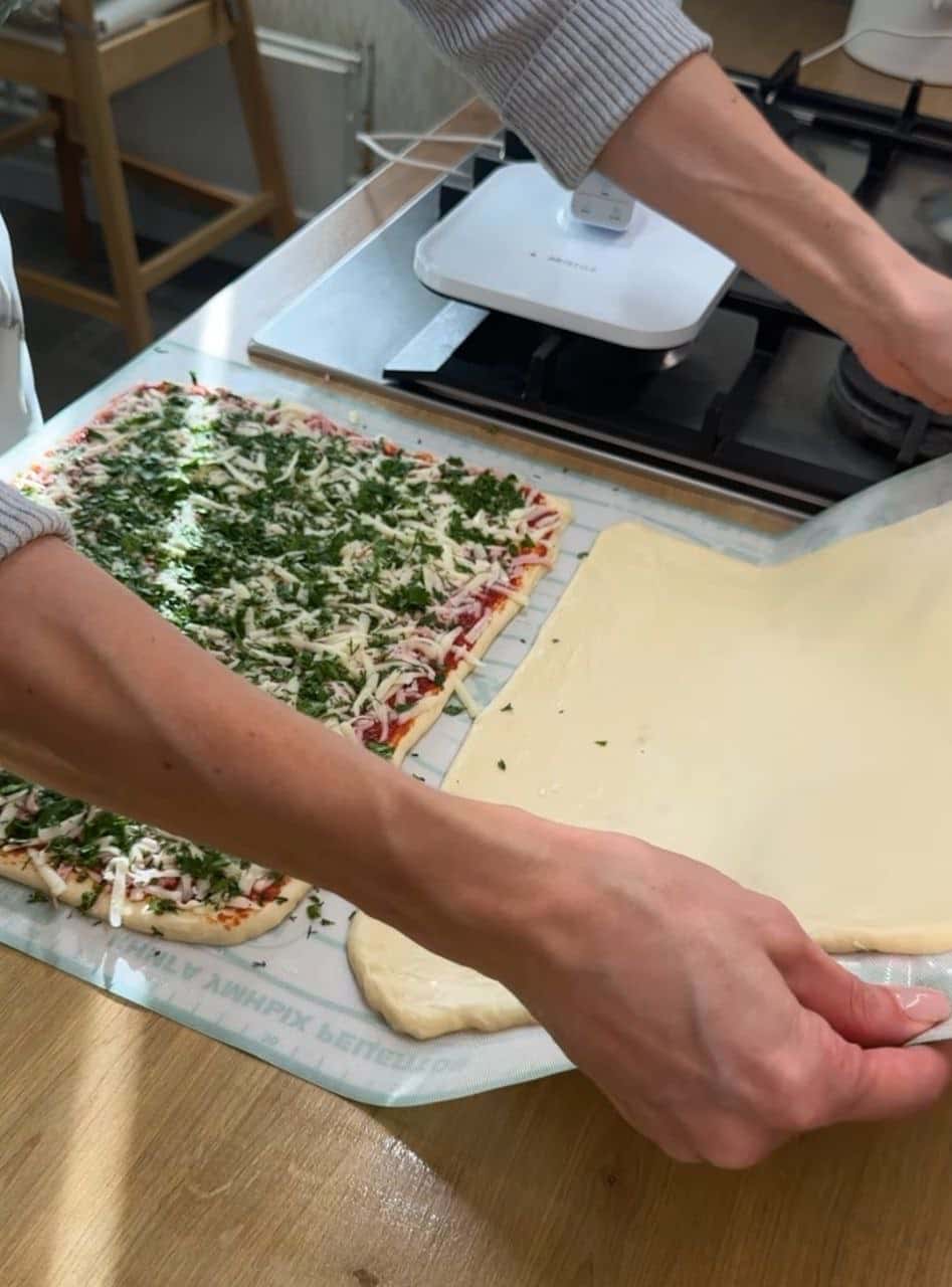 Смачніше будь-якої піци! Коли в холодильнику є шматочок ковбаси, сиру і зелені готую ці АПЕТИТНІ ЗАВИТКИ - діти у захваті