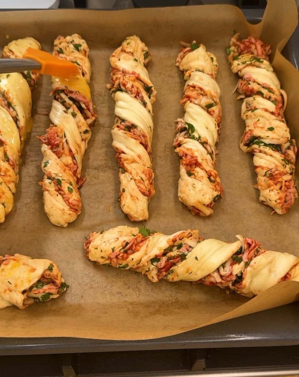 Смачніше будь-якої піци! Коли в холодильнику є шматочок ковбаси, сиру і зелені готую ці АПЕТИТНІ ЗАВИТКИ - діти у захваті