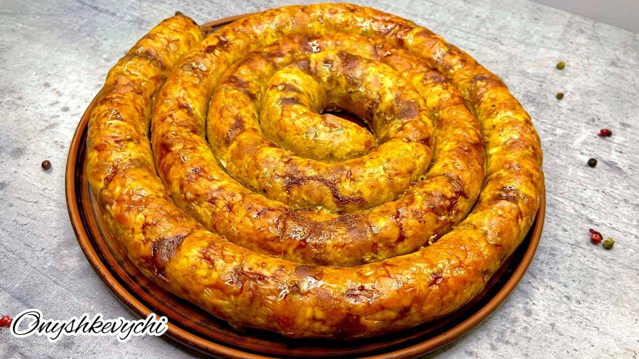 Натуральна, печена домашня ковбаса в духовці: чудовий, перевірений рецепт від української господині