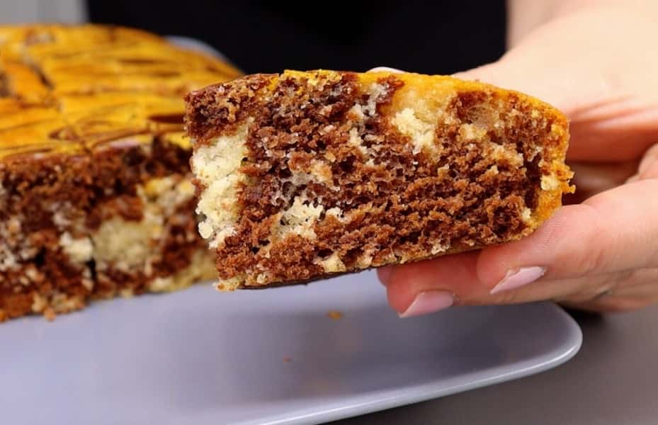 Приготувала пісний "Мармуровий" пиріг до чаю: ніхто й не здогадався, що він зроблений без яєць, масла та молока