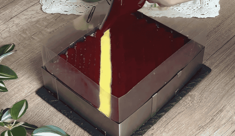 Французький кремовий торт з вишнями - найсмачніший і найніжніший десерт, який я коли-небудь їла - так просто і так смачно