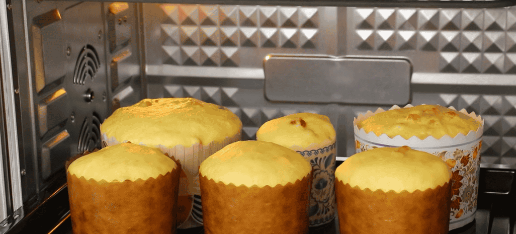 Золота паска на "Олександрійському" тісті: волога, ароматна, довго не черствіє - це один з найкращих рецептів пасок, які я знаю