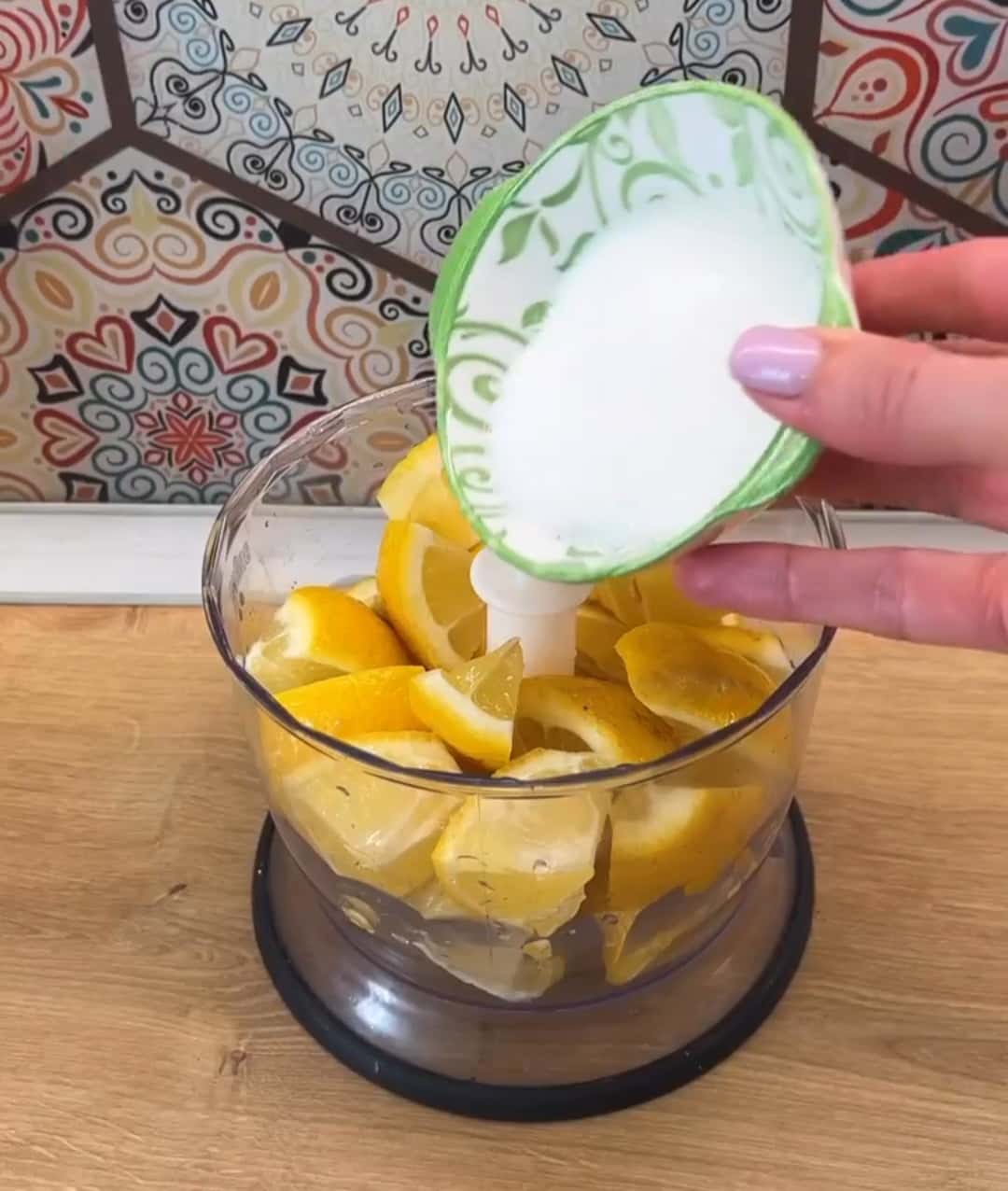 Цей знаменитий пиріг печу одним коржем: дуже смачна, проста у приготуванні випічка з 3 різними начинками, рецепт "на швидку руку"