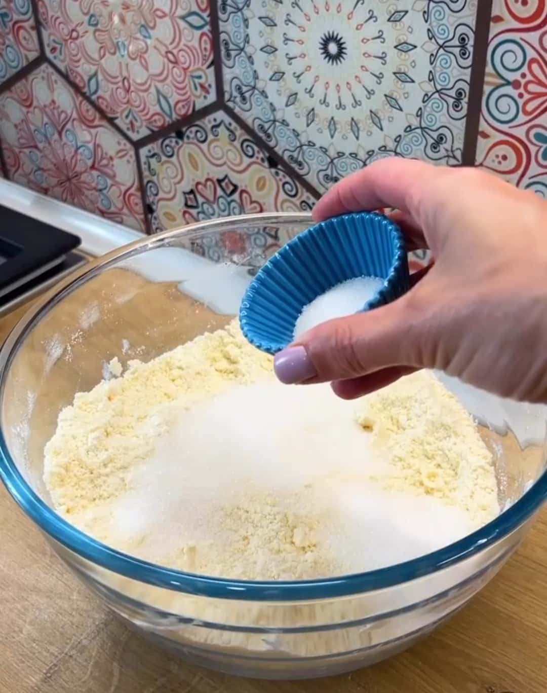 Цей знаменитий пиріг печу одним коржем: дуже смачна, проста у приготуванні випічка з 3 різними начинками, рецепт "на швидку руку"