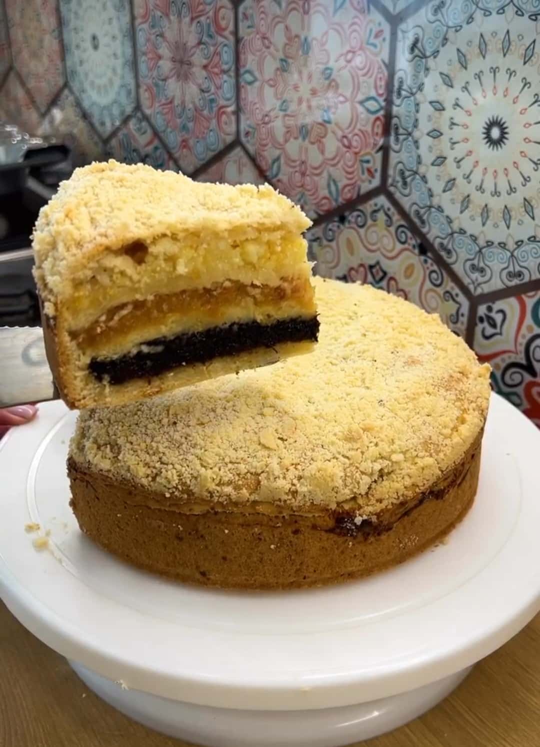 Цей знаменитий пиріг печу одним коржем: дуже смачна, проста у приготуванні випічка з 3 різними начинками, рецепт "на швидку руку"