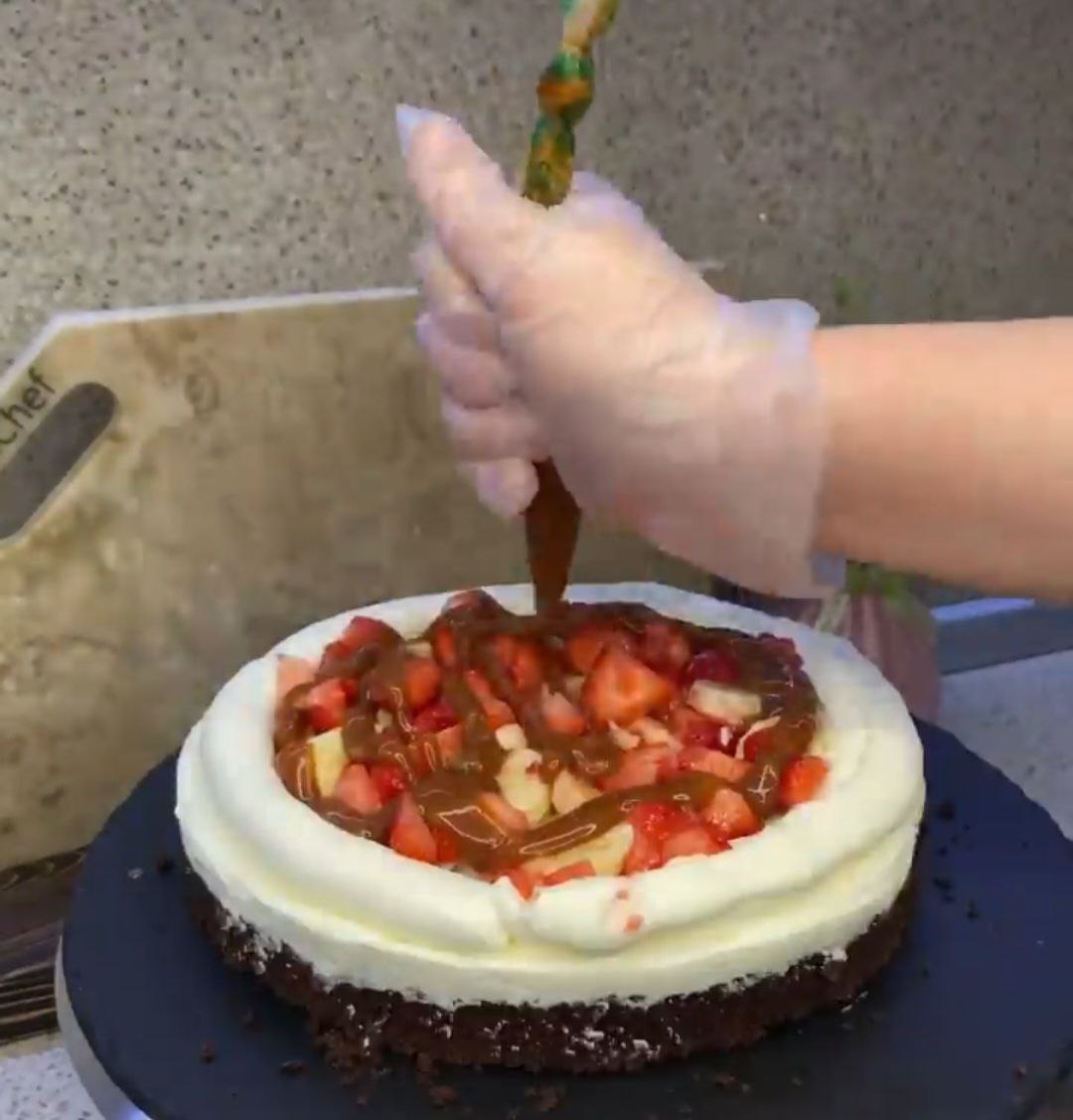 Торт "Трайфл" в домашніх умовах - такий ніжний і супер простий шоколадний тортик, але який він смачнющий - словами не передати!