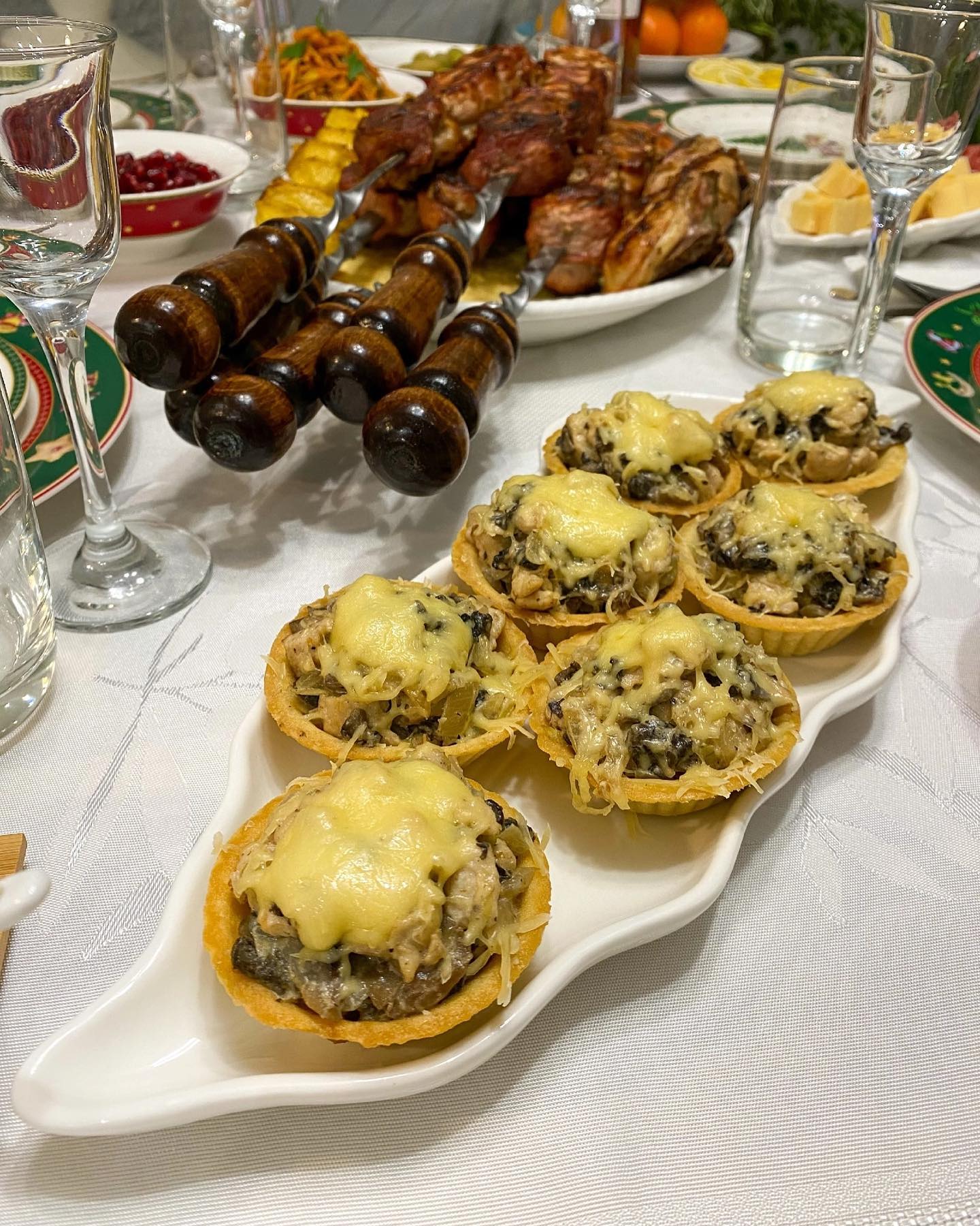 Жульєн у тарталетках - простенький рецепт смачної закуски до святкового столу