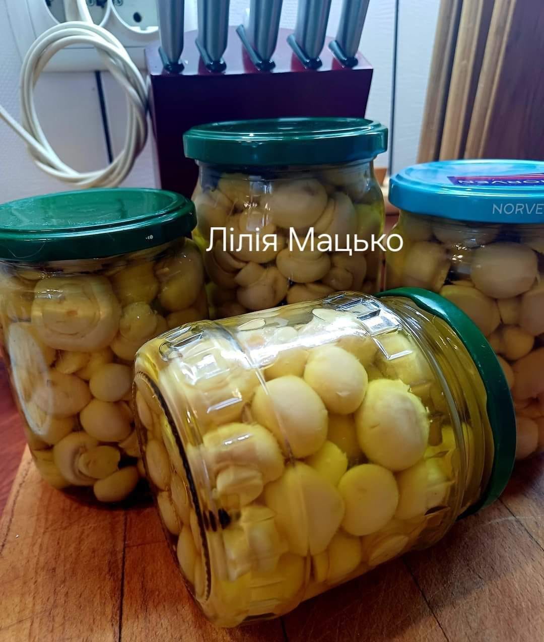 Мариновані печериці за рецептом української господині: їх можна використовувати для салатів чи просто смакувати