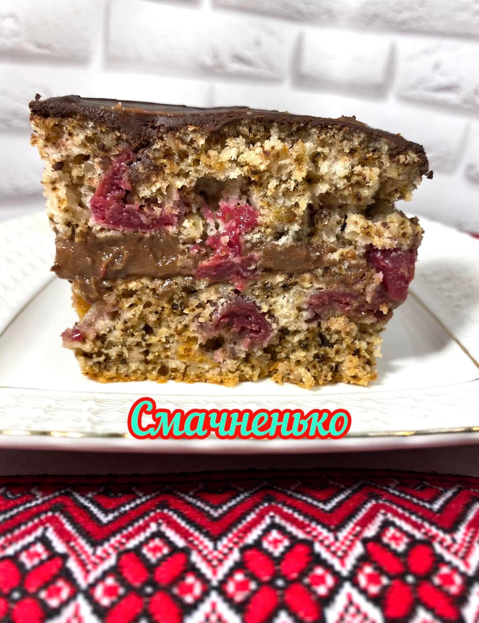 Пісне тістечко з вишнями і горіхами - дуже смачний, вологий, не забитий, з ноткою шоколаду (рецепт від української господині)