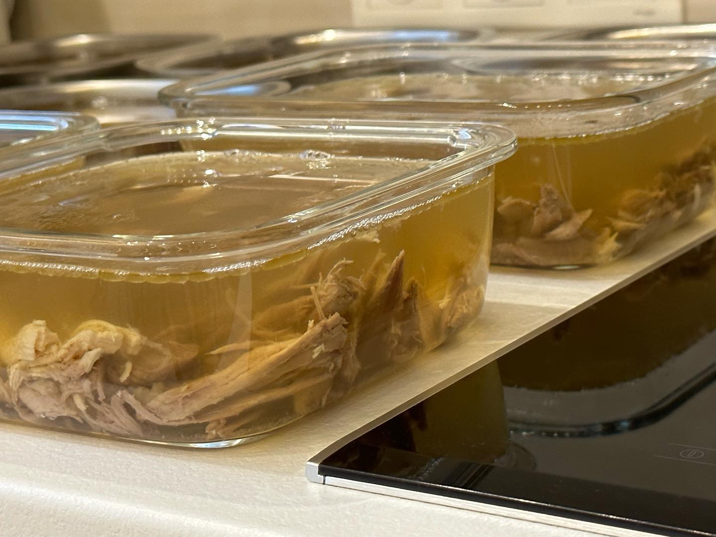 Холодець без желатину: смачний, наваристий і прозорий "як сльоза". Рецепт до Великодня 2024