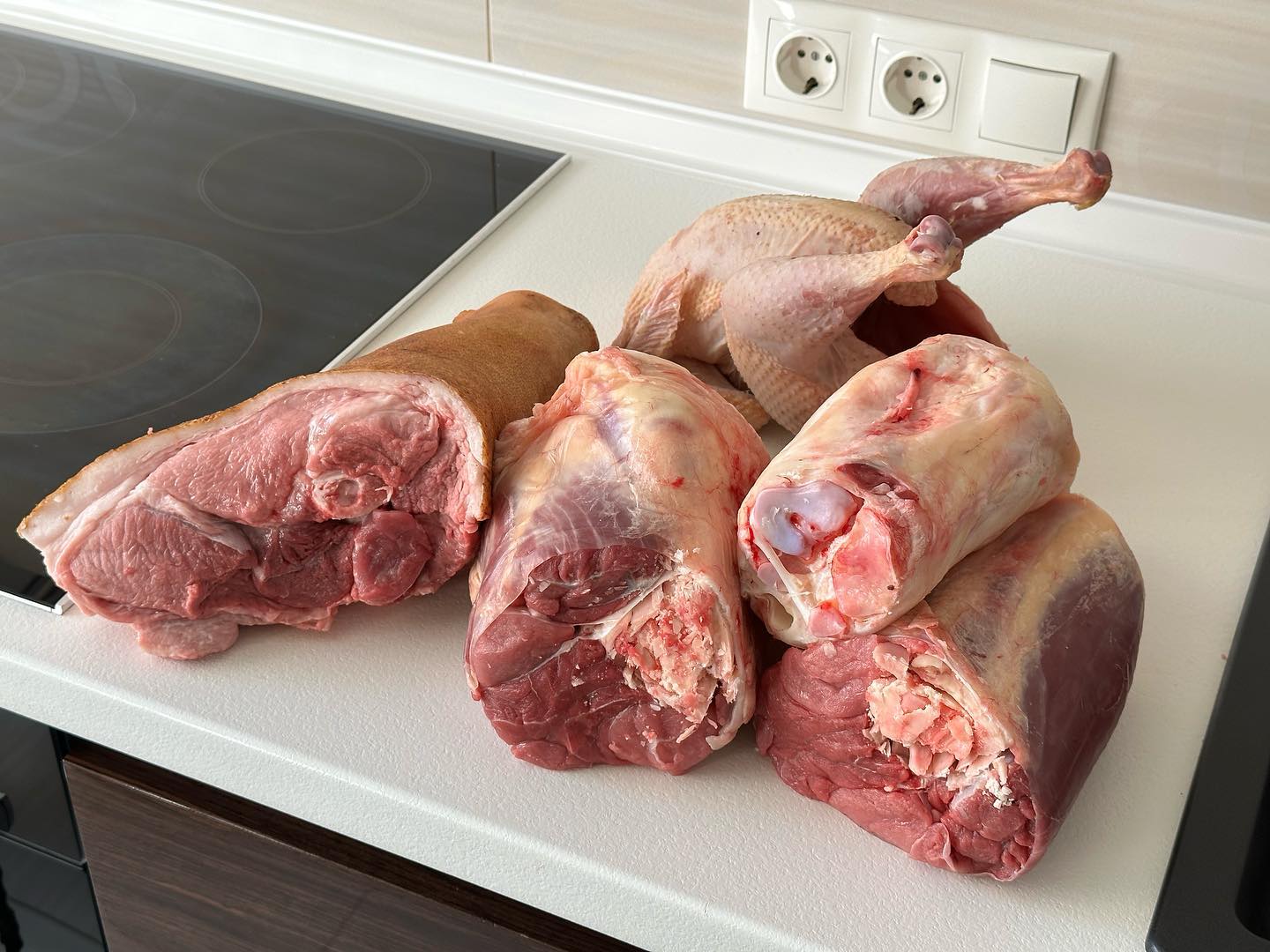 Холодець без желатину: смачний, наваристий і прозорий "як сльоза". Рецепт до Великодня 2024