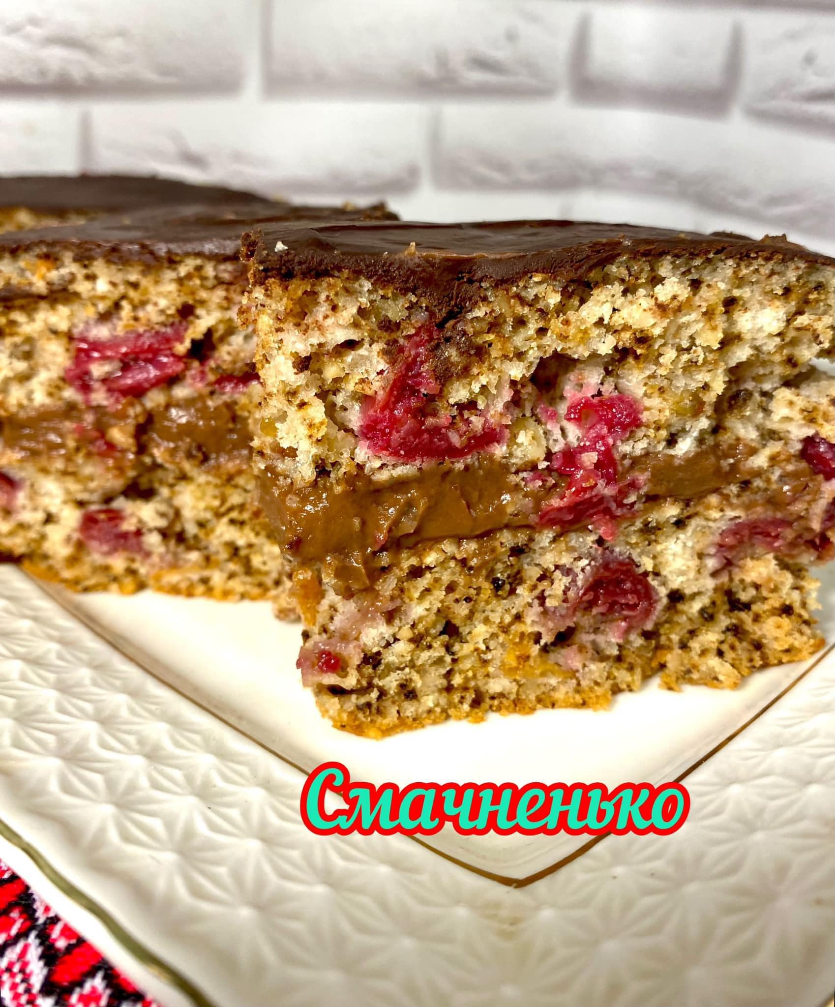 Пісне тістечко з вишнями і горіхами - дуже смачний, вологий, не забитий, з ноткою шоколаду (рецепт від української господині)