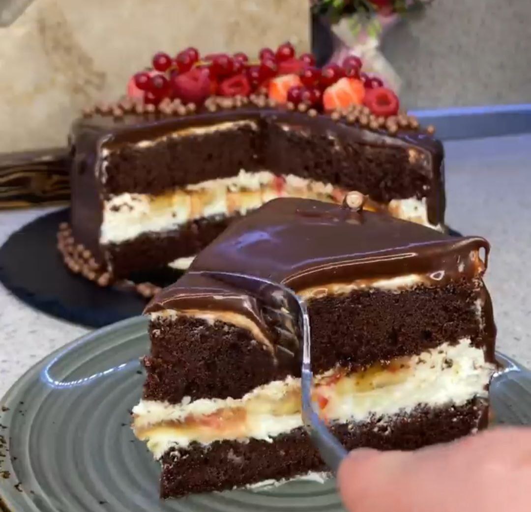 Торт "Трайфл" в домашніх умовах - такий ніжний і супер простий шоколадний тортик, але який він смачнющий - словами не передати!