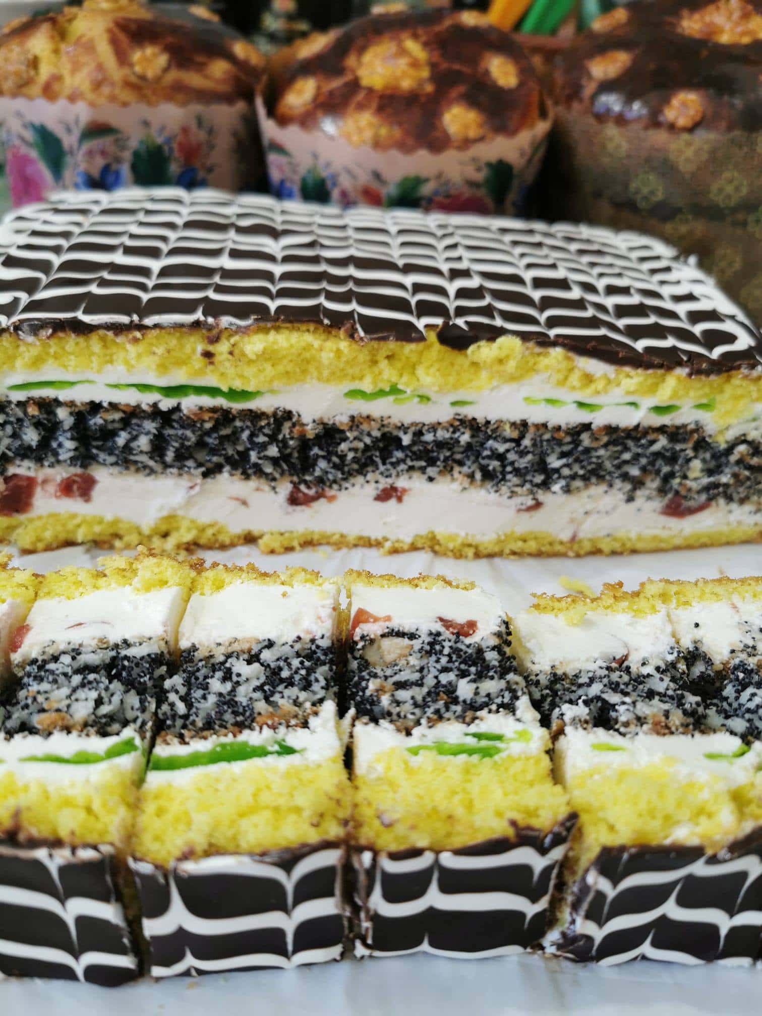 Розкішний торт від української господині: неймовірно красива, багата, і дуже смачна випічка до святкового столу