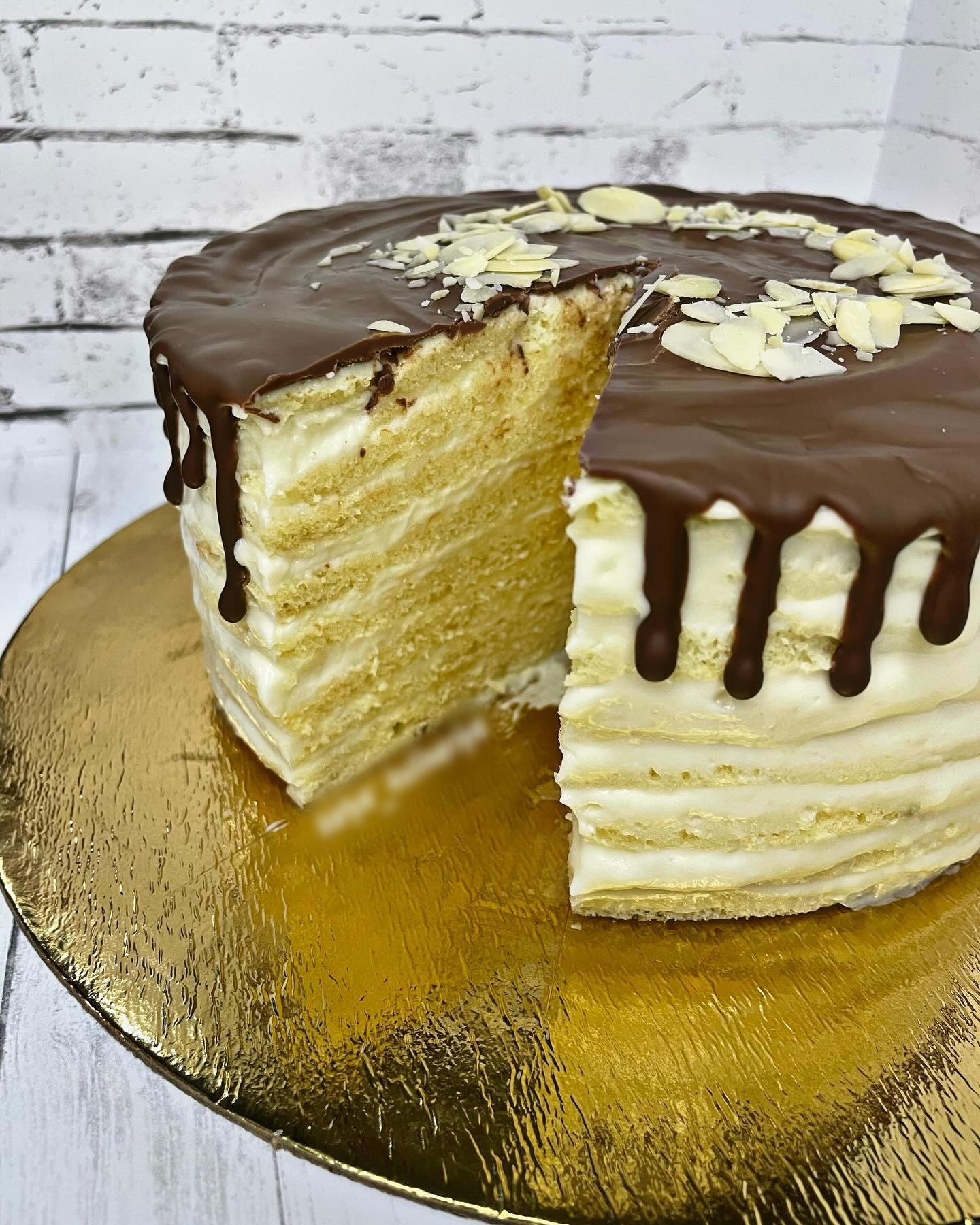 Торт "Молочна дівчинка" з пломбірним кремом: цей найніжніший тортик завжди "йде на ура"