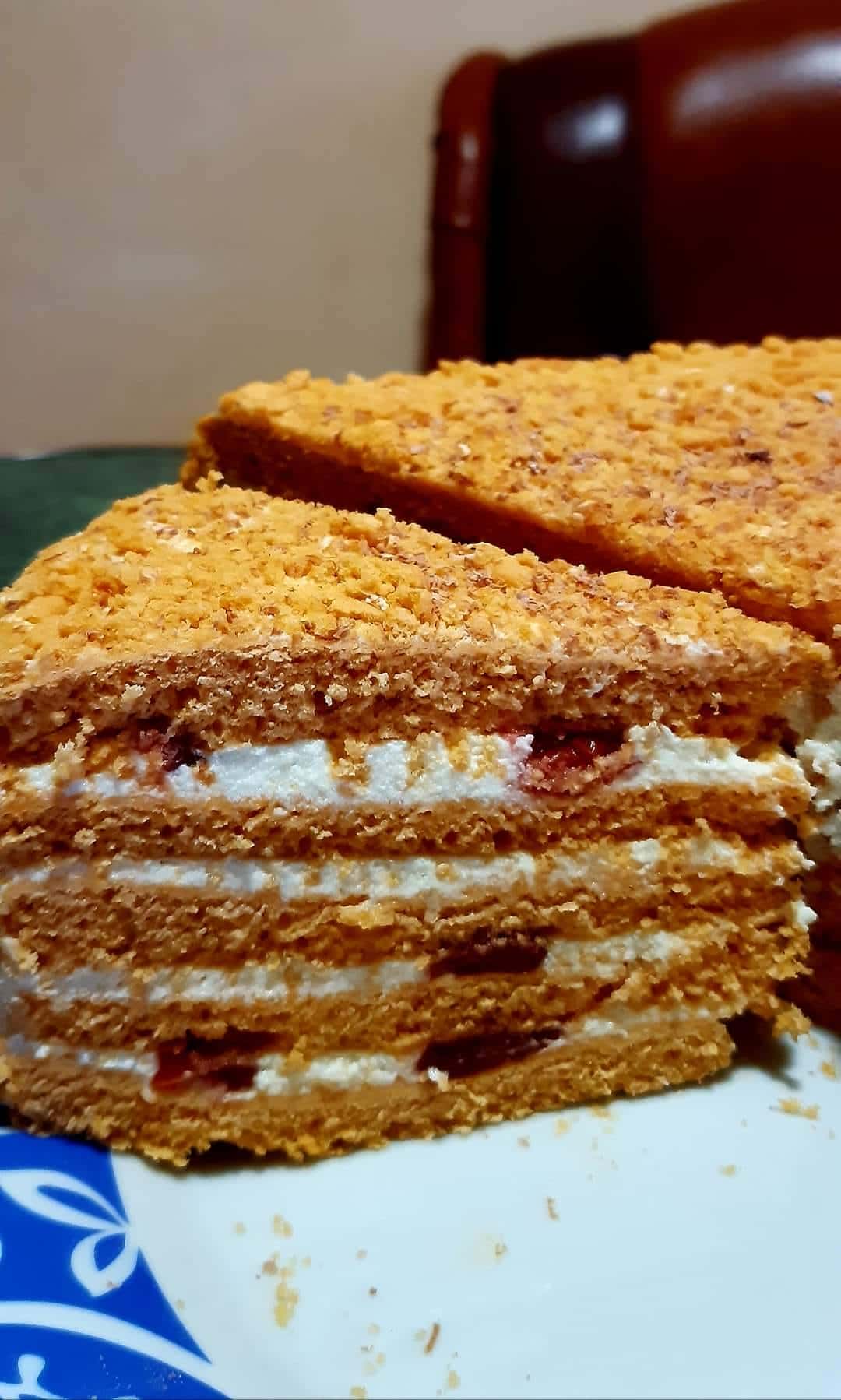 Ніжний та смачний торт на томатному соку: простенький рецепт від української господині (можна в піст)