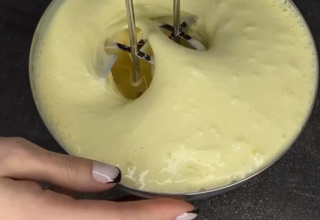 Найніжніший пляцок "Ніженка" - ну дуже смачно вийшло: готується просто і легко, а результат вражає - смак неперевершений