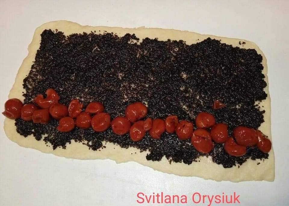 Розкішний торт за рецептом української господині: гарний, дуже смачний тортик з маком і вишнями