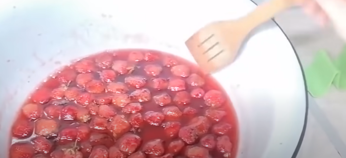 Цукати із полуниці в домашніх умовах - найкращий рецепт, з яким справиться кожна господиня