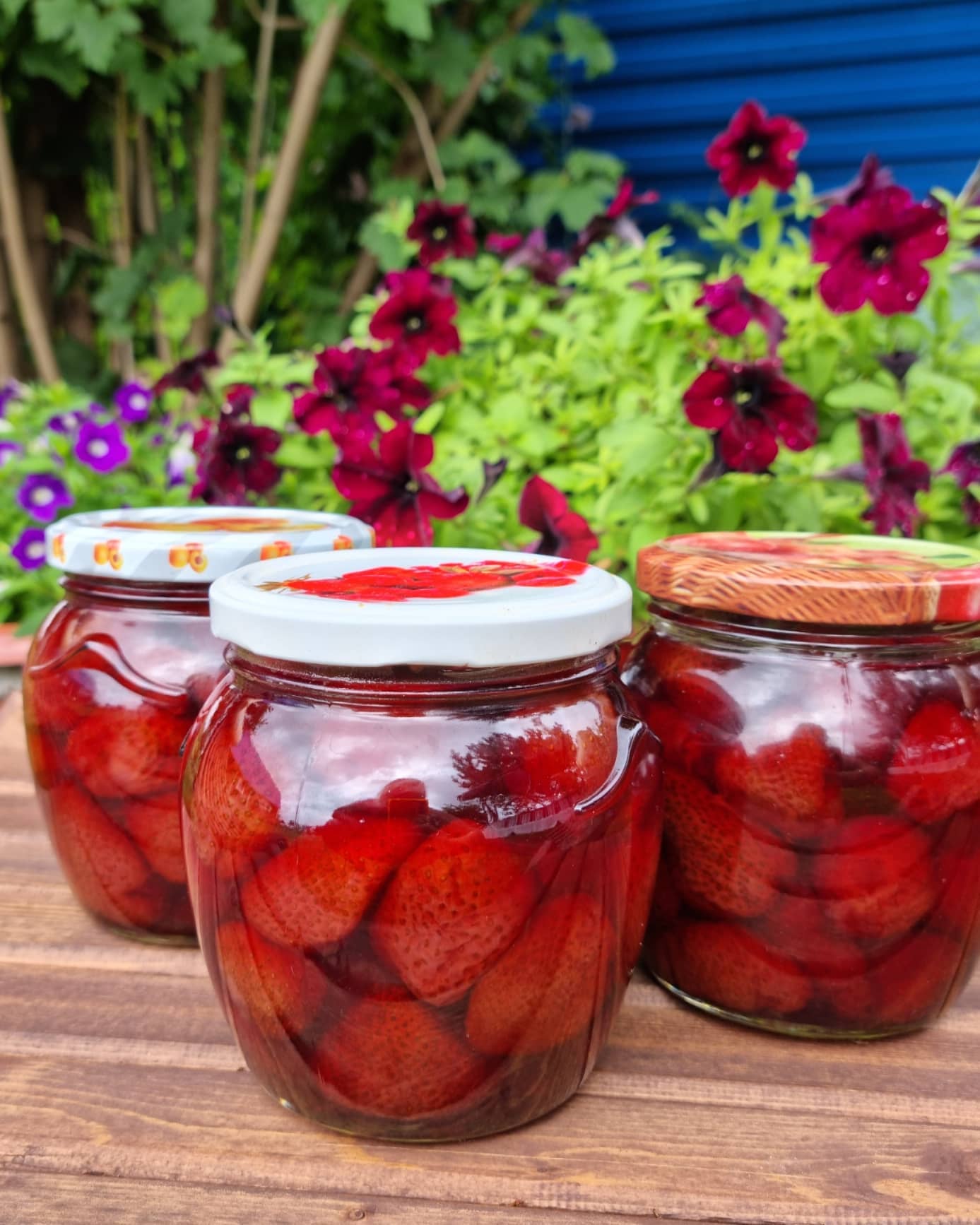 Показую, які заготовки я роблю з полуниці на зиму і не тільки. В мене вони є щороку на постійній основі