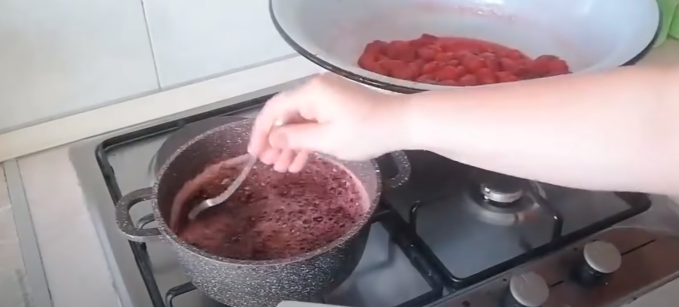 Цукати із полуниці в домашніх умовах - найкращий рецепт, з яким справиться кожна господиня