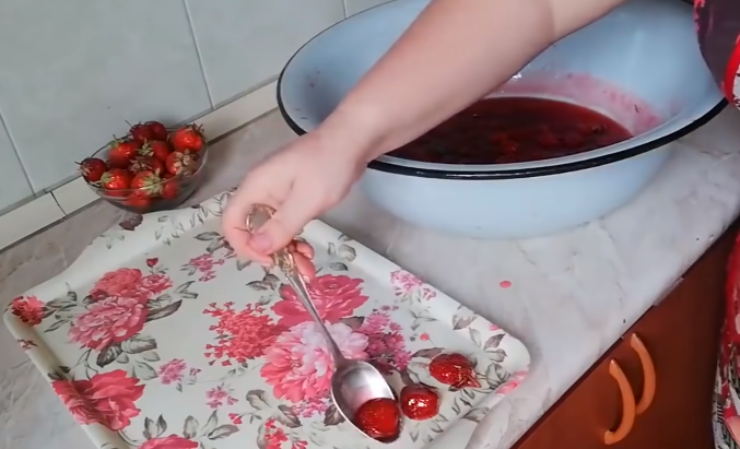 Цукати із полуниці в домашніх умовах - найкращий рецепт, з яким справиться кожна господиня