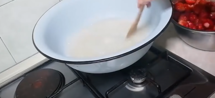 Цукати із полуниці в домашніх умовах - найкращий рецепт, з яким справиться кожна господиня