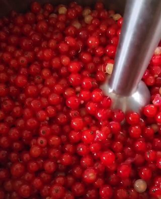 Цю заготовку я роблю щороку! Найсмачніший соус з червоної смородини до м'яса, риби і птиці