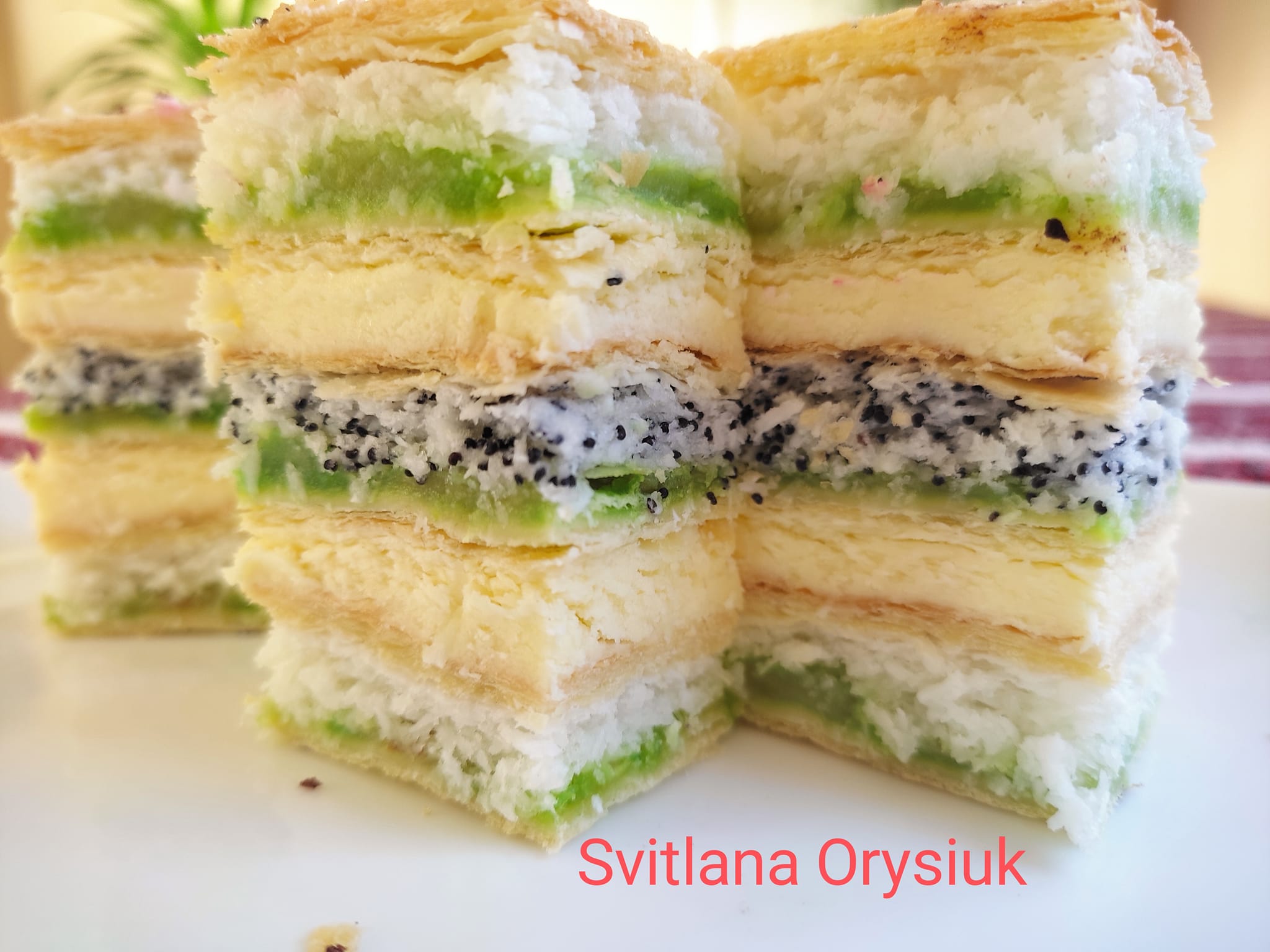 ПЛЯЦОК за рецептом української господині: це райська насолода - поєднання яблук, кокосу та маку з листковими коржами, це щось неймовірне