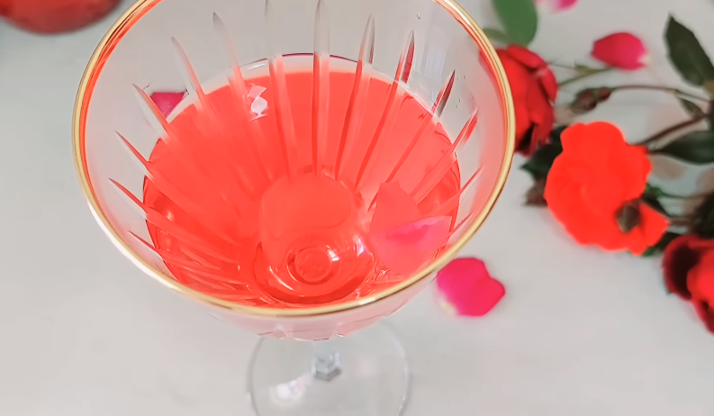 Найсмачніший напій у світі - з пелюсток троянд! Ви повинні його спробувати "Трояндове мохіто" на зиму