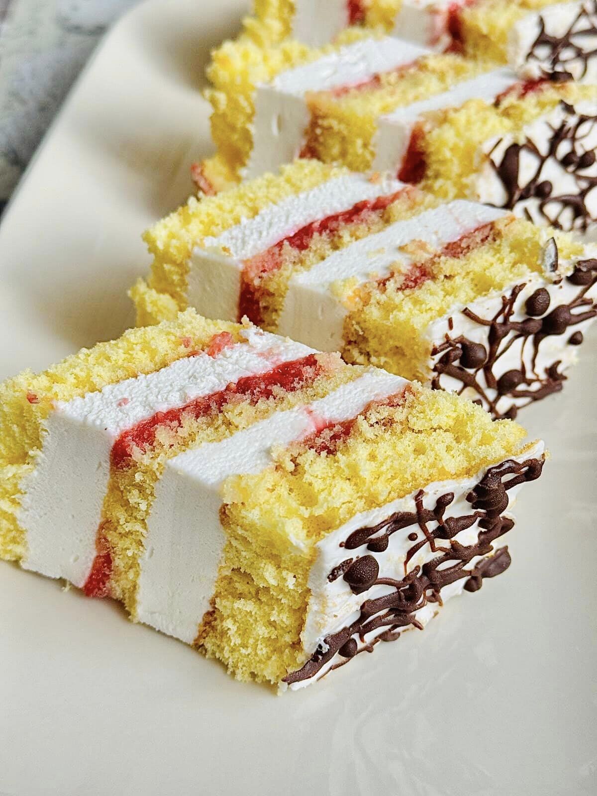 Бісквітний торт з кремом-суфле і малиною - чудовий, перевірений рецепт від української господині