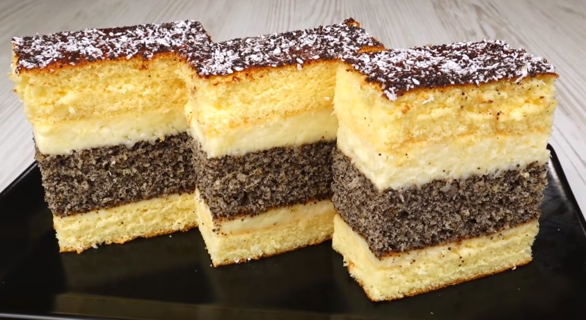 Найпухкіший та найніжніший бісквітний пляцок з маком - увесь секрет у кремі: рецепт від української господині