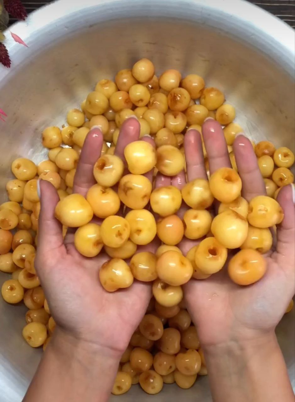 Варення з білої черешні на зиму "Янтарне" - моє найулюбленіше, рецепт дуже хороший, варення виходить неймовірно смачним та гарним (нічого не "стріляє" і не псується)