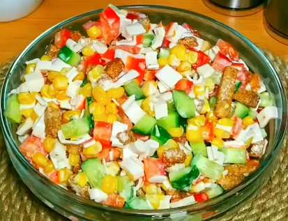 Рецепт по-літньому яскравого, соковитого і дуже смачного салату "Квіточка" - відлітає зі столу за 5 хвилин