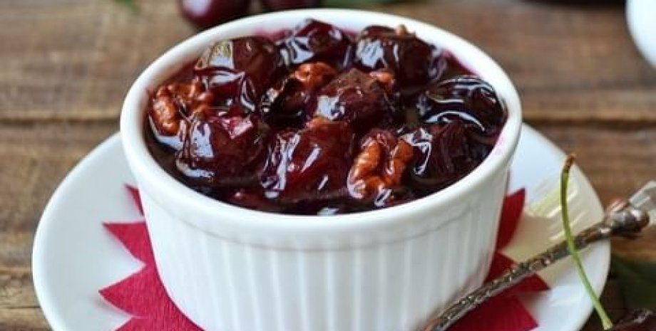 Це справжнє "Королівське" вареннячко! Варення з черешні із волоськими горішками: чудовий, перевірений роками рецепт