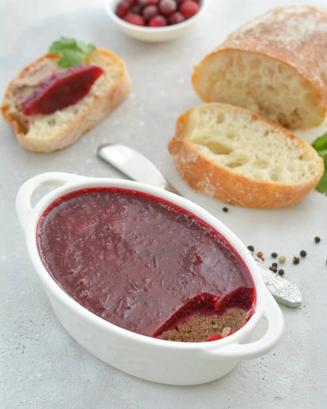 Це справжній смаковий бум! Печінковий паштет із ягідним желе - ніжний, неймовірно смачний і готується простіше-простого!