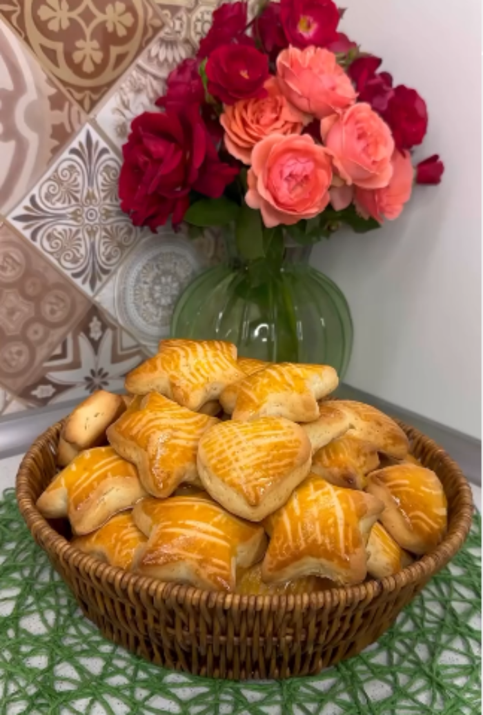 Це дуже смачно і супер просто! Домашнє печиво до чаю на швидку руку. Виходить не пісочне, м'яке та пишне