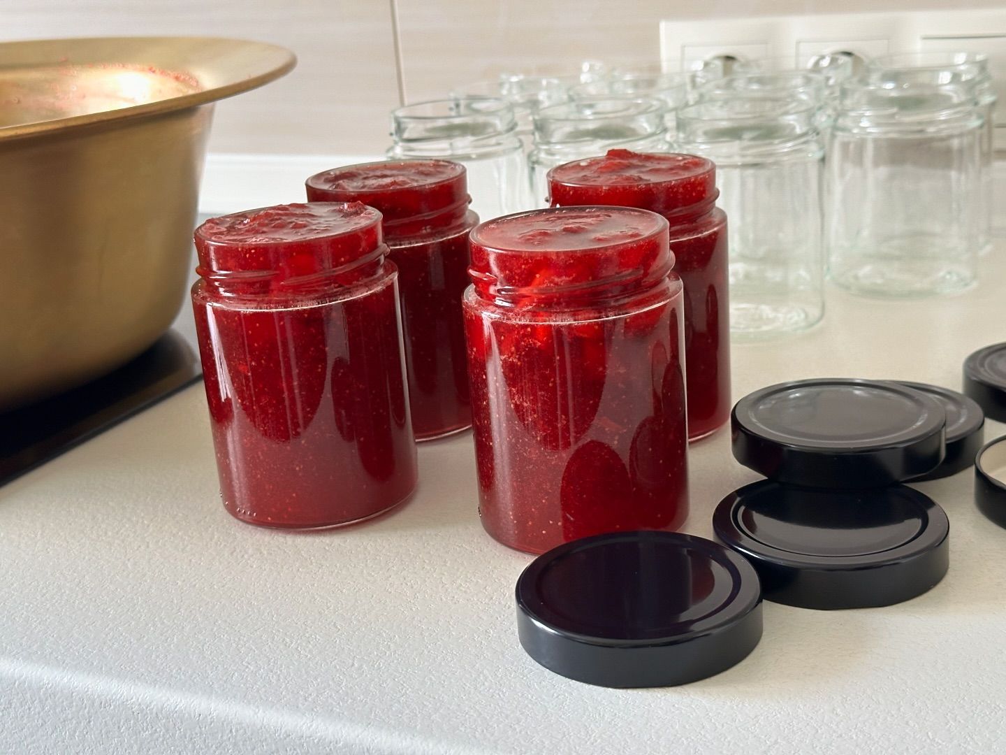 Це найкращий спосіб приготування! Джем або конфітюр з полуниці на зиму: густенький, ароматний і неймовірно смачнющий