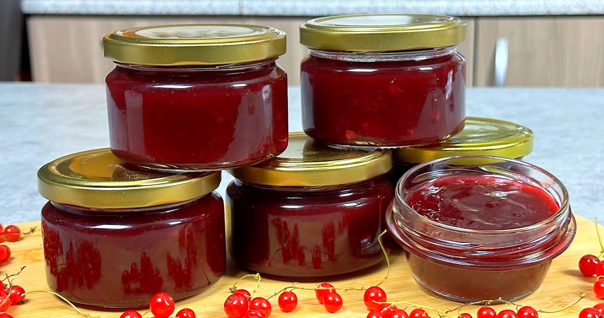 Цей соус підкорить усіх любителів м'яса! Пікантний соус з порічок на зиму: густий, кисло-гостренький і дуже смачний