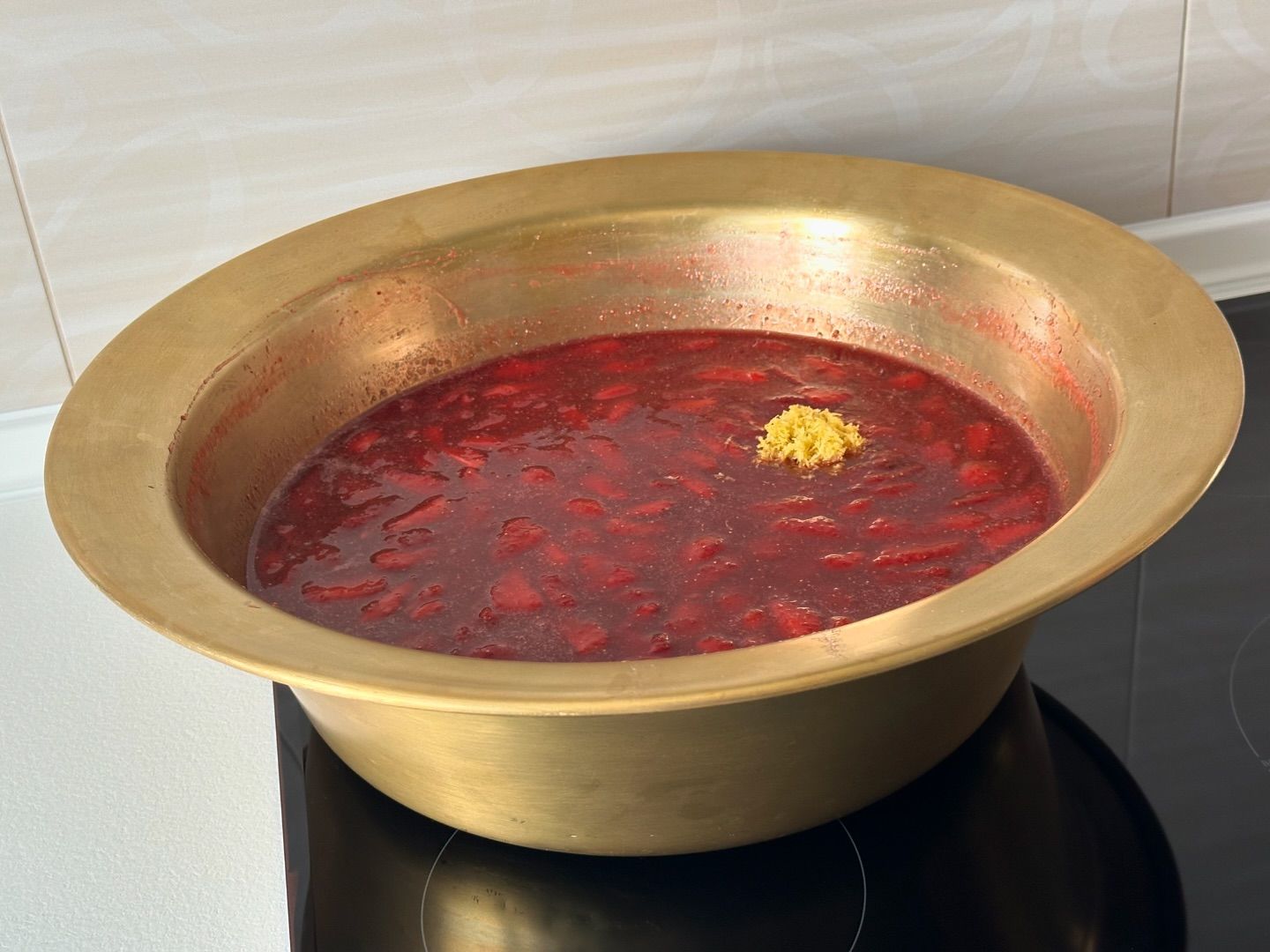 Це найкращий спосіб приготування! Джем або конфітюр з полуниці на зиму: густенький, ароматний і неймовірно смачнющий