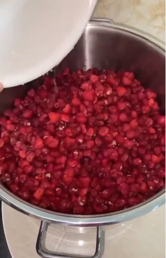 Хоч 100 банок закрий всеодно буде мало! Малинове варення на зиму. Сімейний рецепт: так готувала моя бабуся, мама а тепер і я!