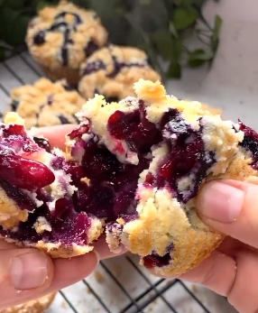 Найсмачніші і найсоковитіші кекси з лохиною. В сезон ягід печу їх часто! Простенька випічка до чаю на швидку руку