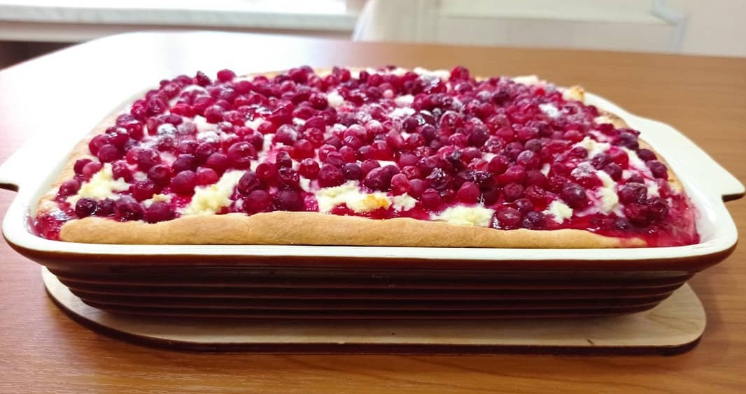 Обожнюю цей рецепт за простоту приготування! Пиріг з сиром та ягодами для домашнього чаювання