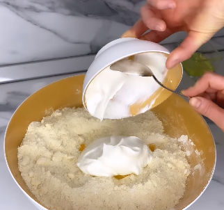 Домашня випічка, без якої не обходиться жодне свято в нашій сім'ї! Готуємо закарпатські «Кіфлики» з 2-ма різними начинками на вдалому тісті