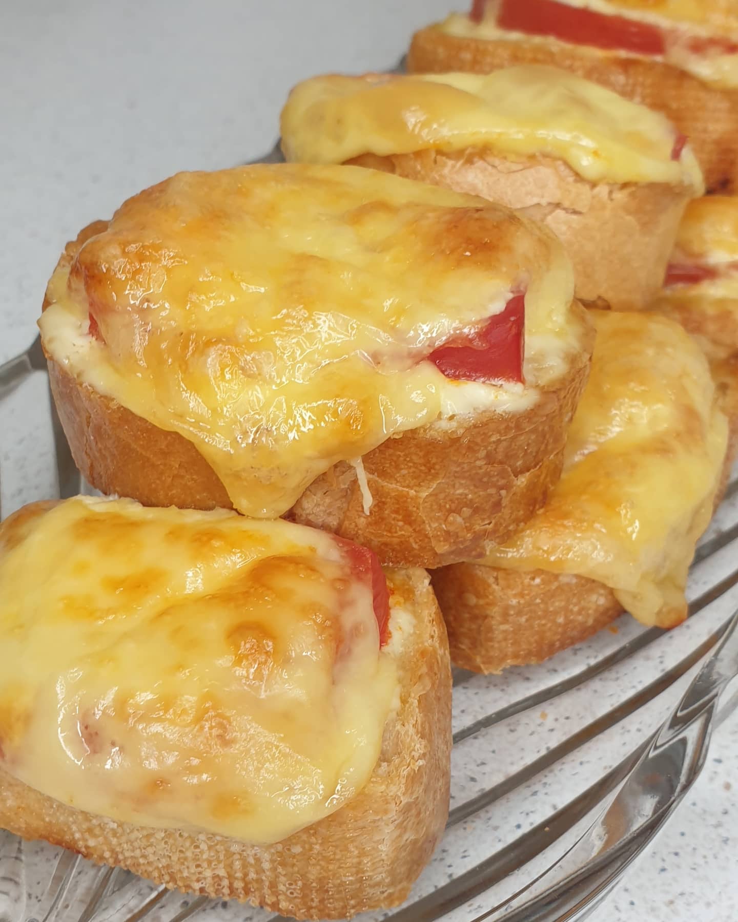 Такий перекус зникає із столу зі швидкістю світла! Швидкі супер-хрусткі бутерброди - смачно, але одне але, їх завжди мало